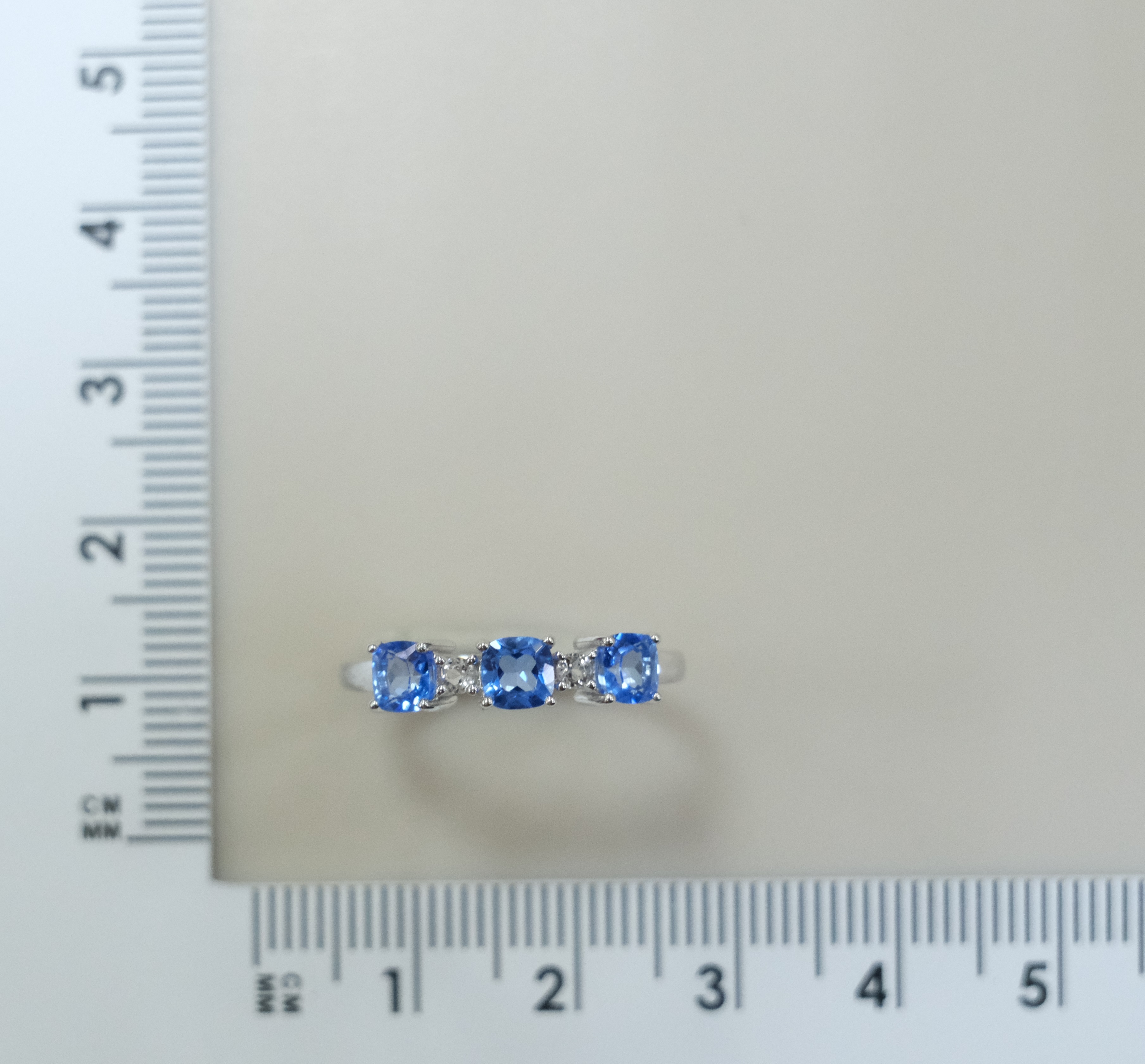 Серебряное кольцо с топазом Индиго